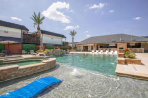 Mid-town, Resort Amenities, Luxury Pool & Lounge